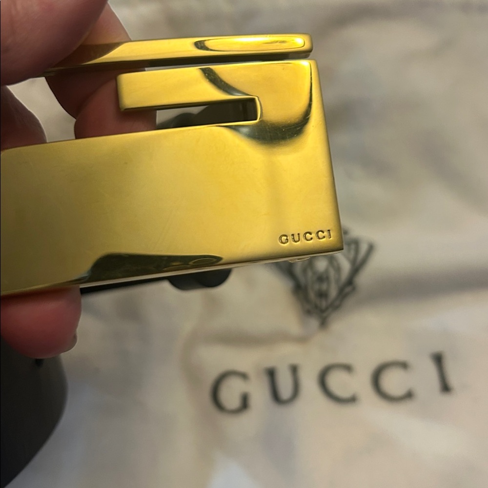 Gucci Tom Ford black leather belt with large gold tone G buckle. 24-27 - Picture 3 of 11